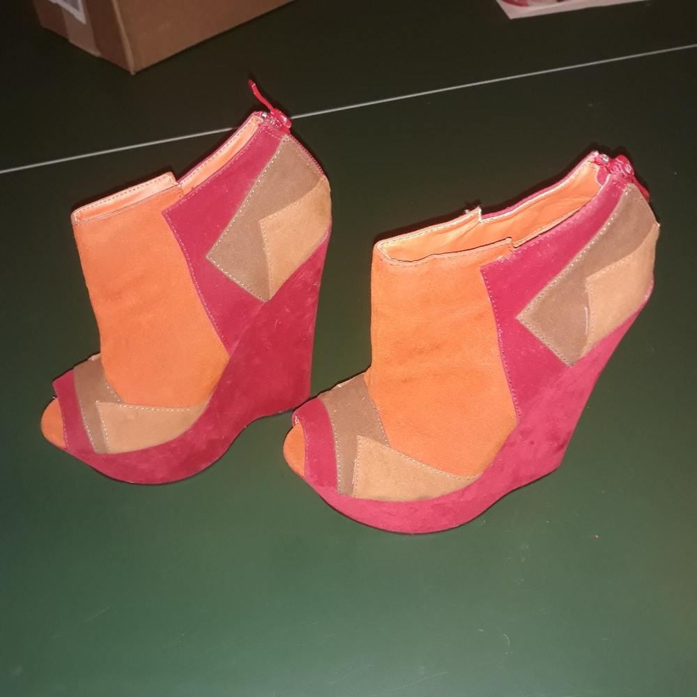 Kiss & Tell Wedges bootie heels size 6 colorful party romantic event date night